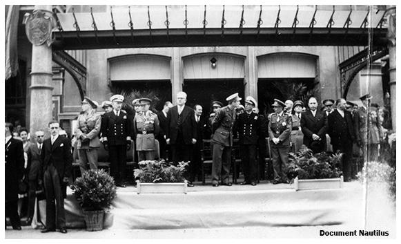 Cérémonie de remise de l'étendard à la Force Navale par le Prince Régent en 1946.