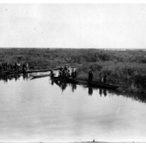 Papyrus et pêcheurs dans les méandre du Kisale (ph. Album Gabriel)